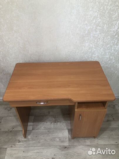 Письменный стол