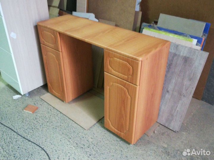 Туалетный стол с двумя тумбами