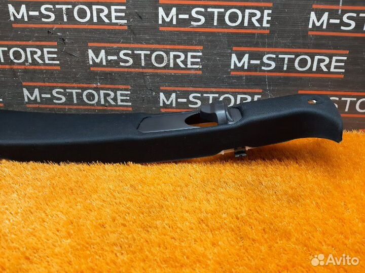 Обшивка стойки левая Mercedes-Benz M-Class W164