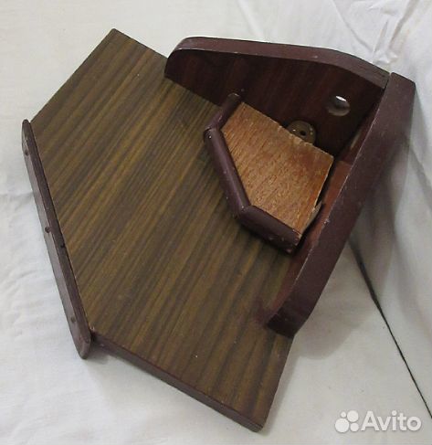 Полочки угловые, ящик