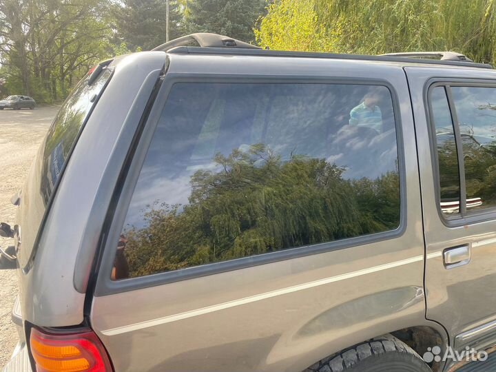 Стекла задних крыльев Ford Explorer 2