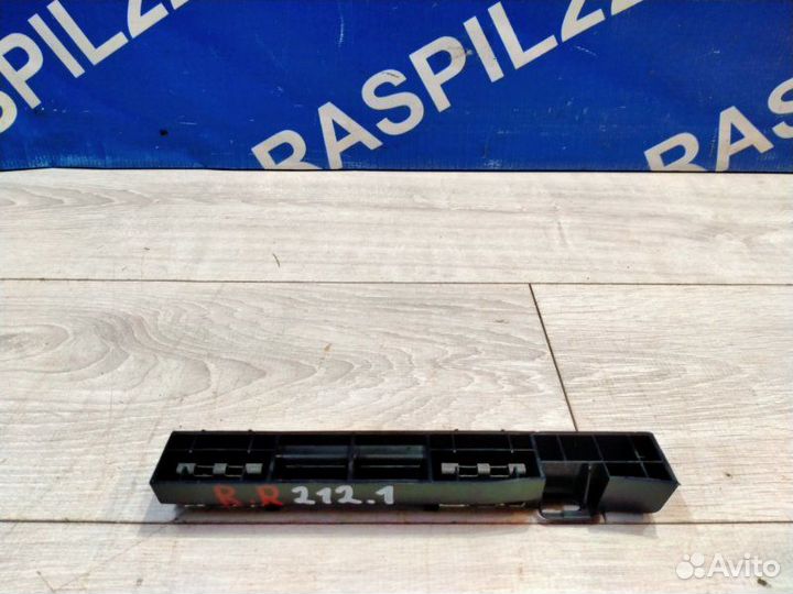 Кронштейн порога задний правый Mercedes-Benz