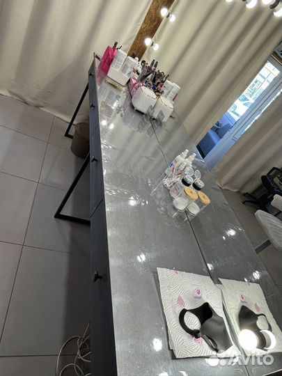 Туалетный столик с зеркалом и подсветкой