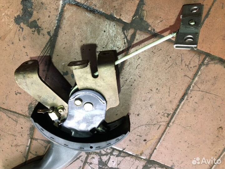 Ручник Mitsubishi Lancer седан 4G18 2005