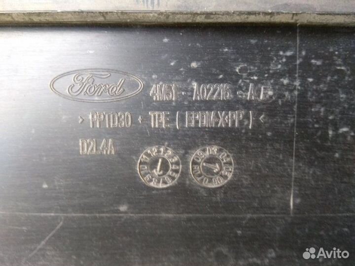 Жабо (решетка стеклоочистителя) Ford Focus 2