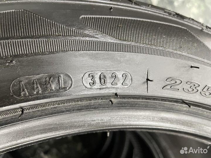 Roadstone N'Fera RU1 235/45 R19 95W