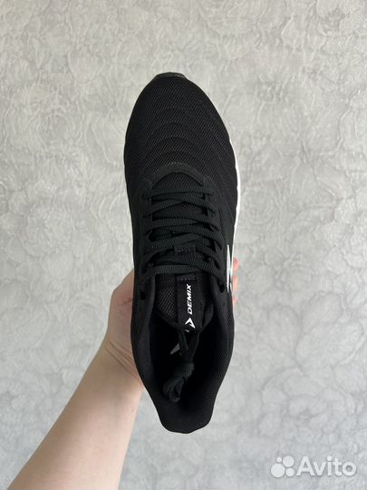 Кроссовки женские