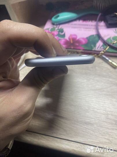 Телефон iPhone 8