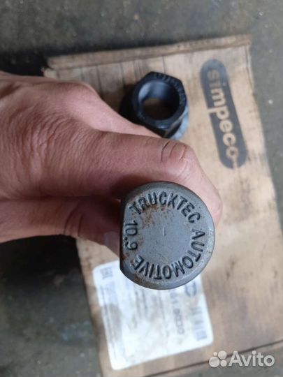 Шпильки колесные Mercedes Actros