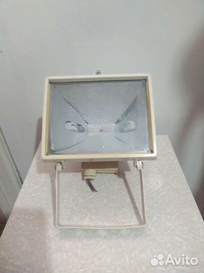 Прожектор галогенный б/у