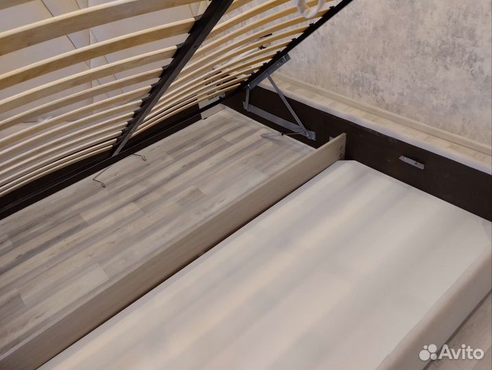 Кровать двухспальная 180х200