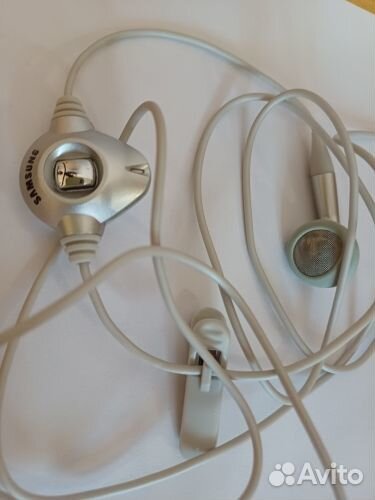 Проводные наушники