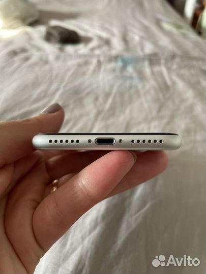 Телефон iPhone SE White 128gb
