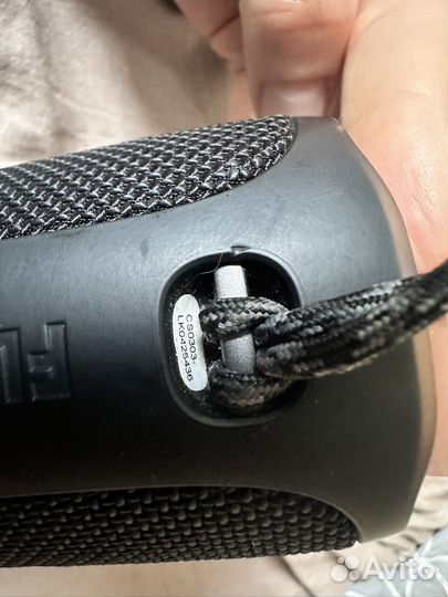 Колонка jbl flip 5 не включается