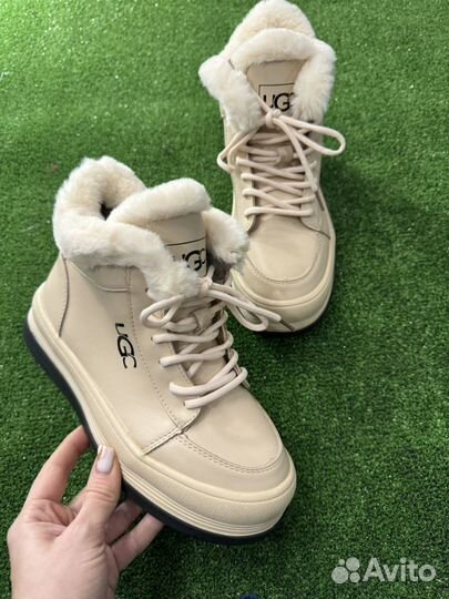 Кроссовки женские UGG