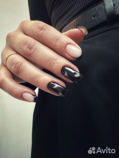 Модель на маникюр