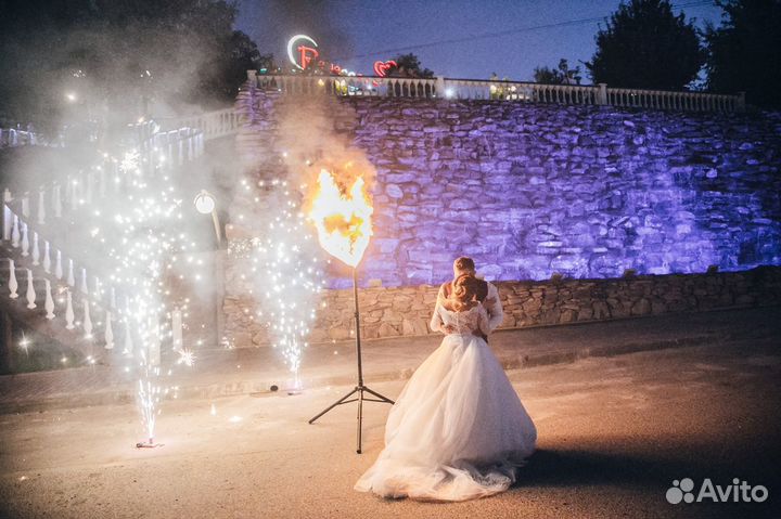Холодные фонтаны, пиротехническая инсталляция