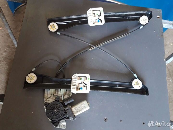 Стеклоподъемник передний правый Мини купер R60