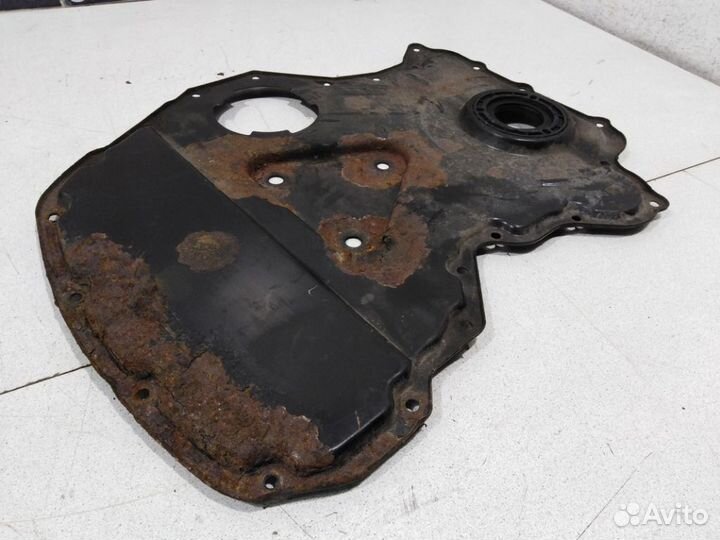 Крышка двигателя передняя