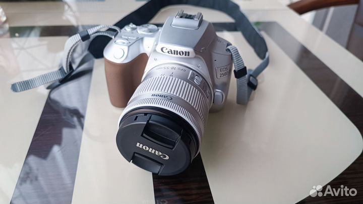 Зеркальный фотоаппарат новый canon 250d