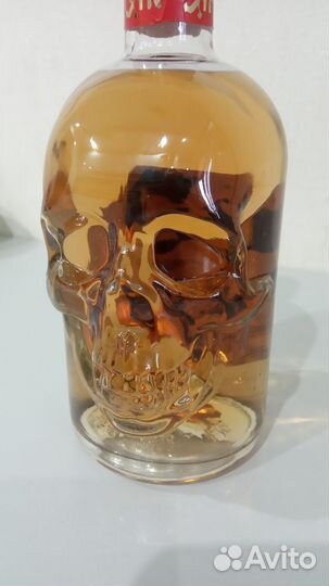 Бутылка в форме черепа