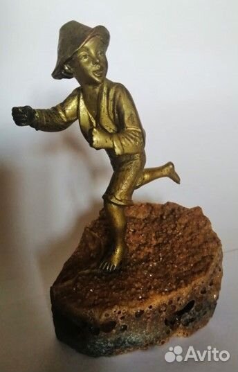 Бронзовая скульптура