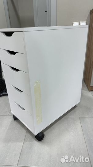 Тумба на колесиках