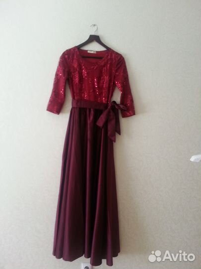 Продается платье