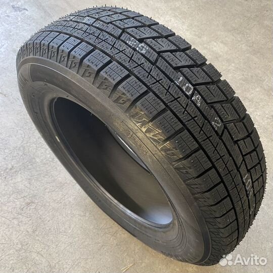 Yokohama Ice Guard IG60 215/45 R17 87Q