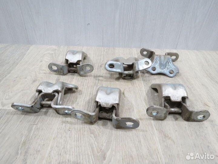 Петля двери Kia Rio 3