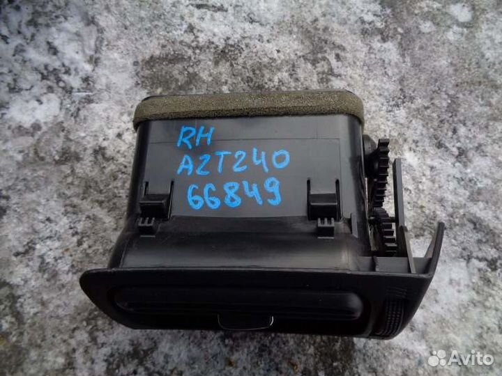 Дефлектор правый Toyota Premio AZT240 1AZ-FSE