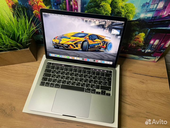 Macbook pro 13 2020 i7 32gb Крутой