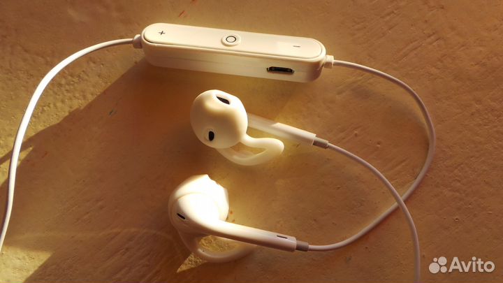 Беспроводные спортивные наушники с микрофоном