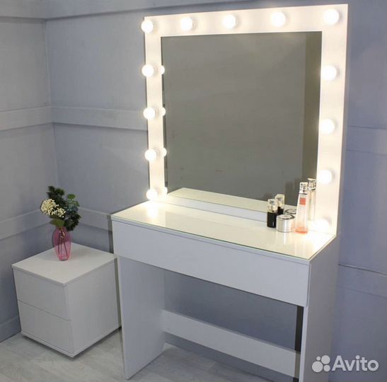 Гримерный столик визажиста