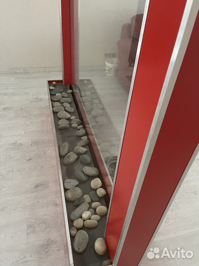 Водопад по стеклу