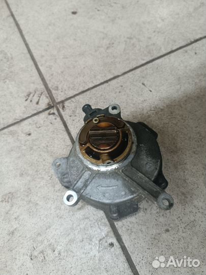 Насос вакуумный Volkswagen Passat B6