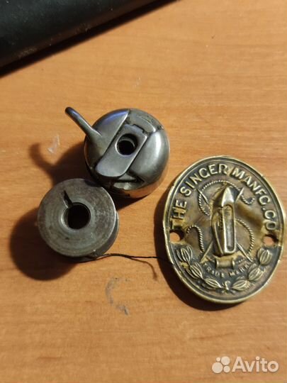 Челнок со шпулей от машинки Singer -чайка