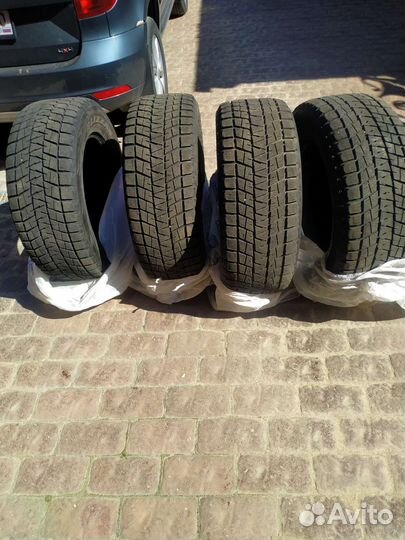 Bridgestone Blizzak DM-V1 285/60 R18