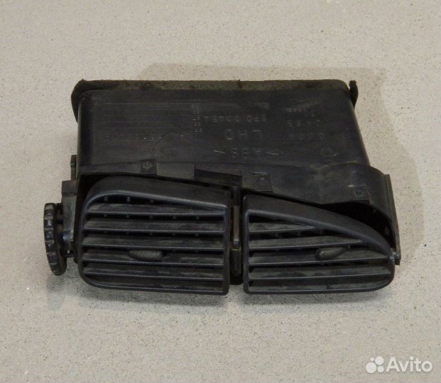 Дефлектор центральный Mitsubishi Colt 5