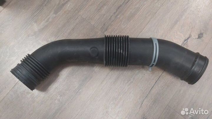 Патрубок воздушного фильтра Volkswagen Touareg 1