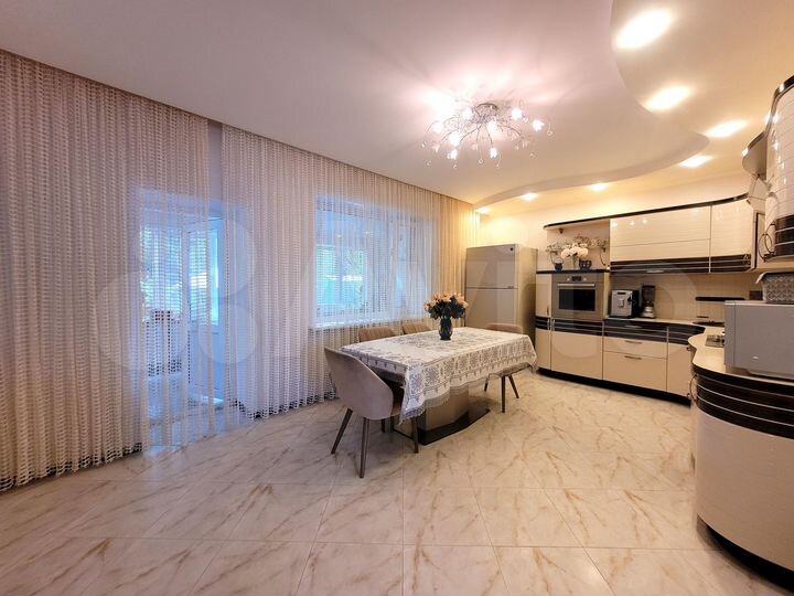 Дом 206,9 м² на участке 4,2 сот.