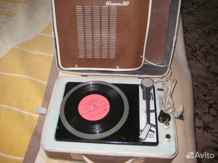 Проигрыватель пластинок Юность-301