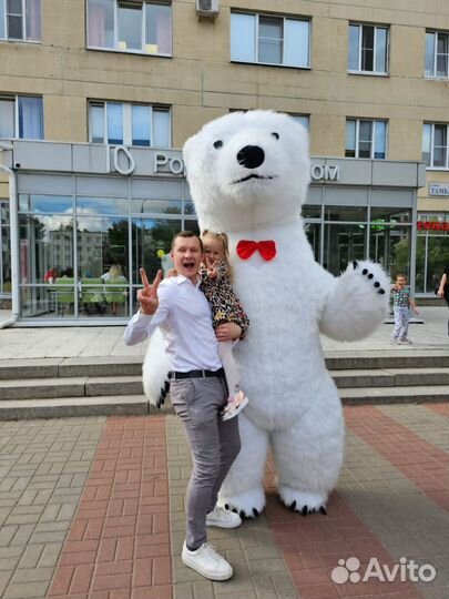 Белый большой мишка медведь аниматор поздравления