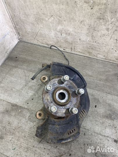 Кулак поворотный передний левый Toyota Auris