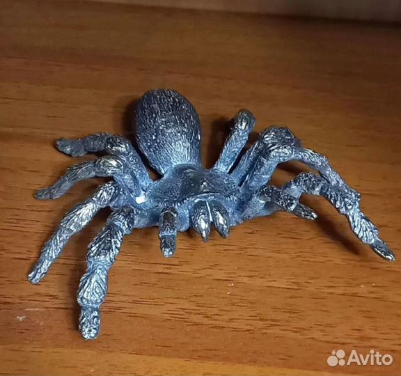 Бронзовая статуэтка большой паук тарантул. Литьё
