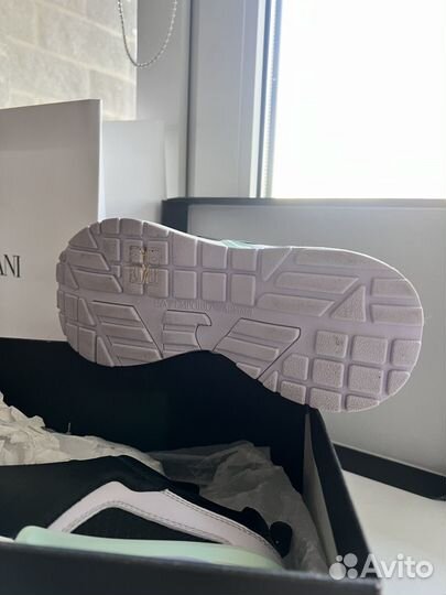 Кроссовки женские