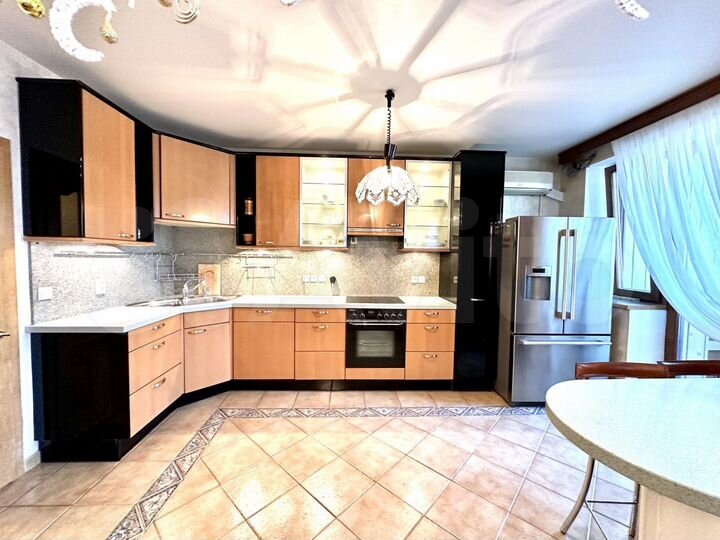 4-к. квартира, 133 м², 11/14 эт.