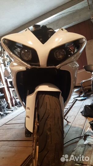 Yamaha r1 2010