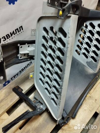 Подножка кабины правая Volvo FH4 82141521