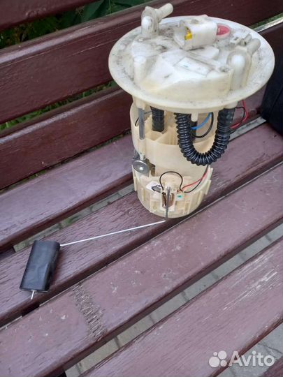 Топливный насос с датчиком уровня на Рено Меган 2